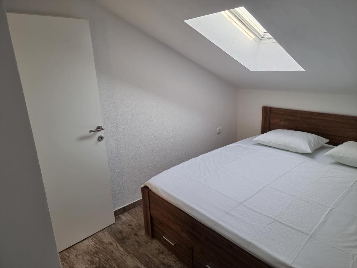Aksa Residences Вир Екстериор снимка
