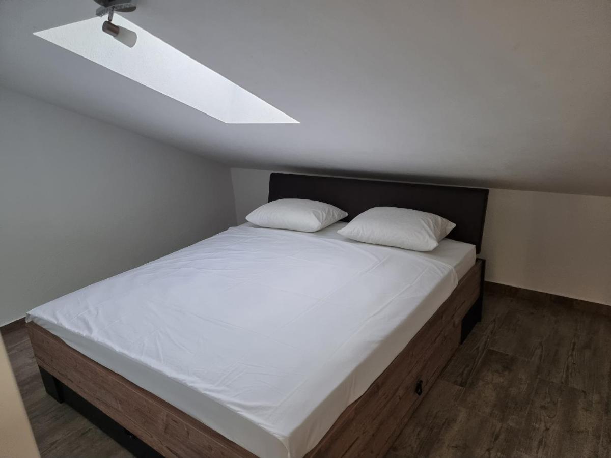 Aksa Residences Вир Екстериор снимка