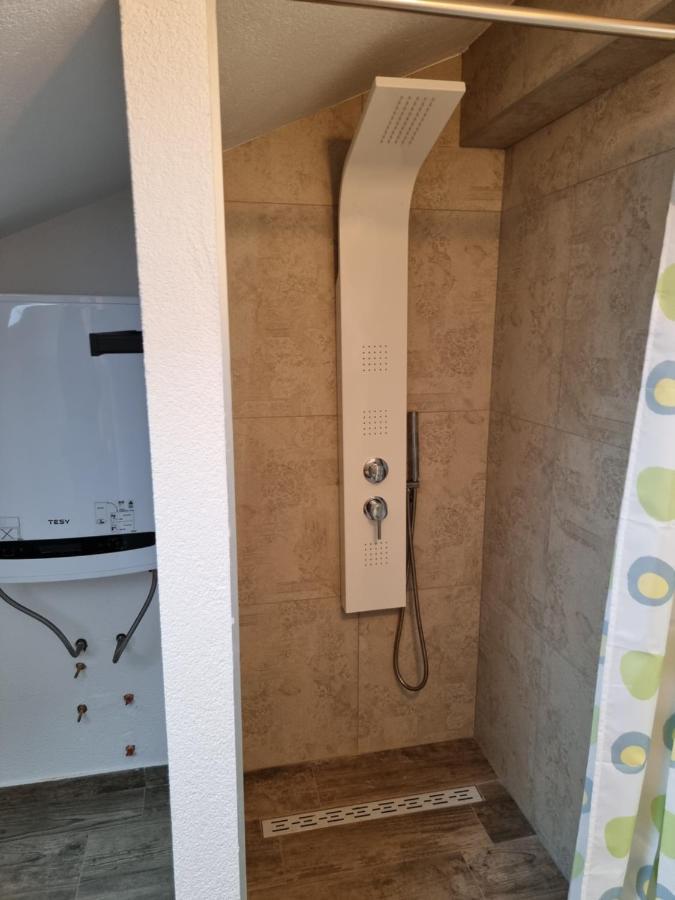 Aksa Residences Вир Екстериор снимка