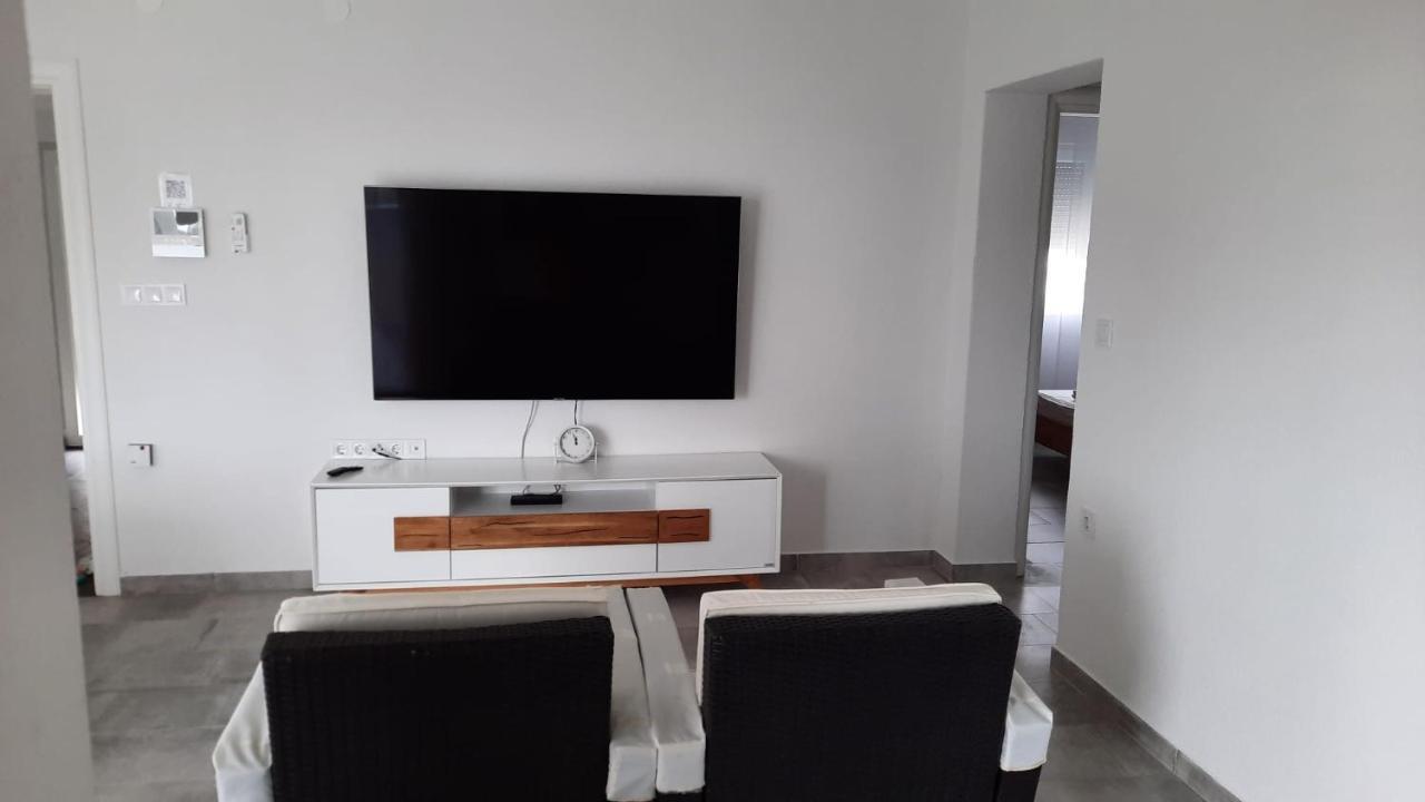 Aksa Residences Вир Екстериор снимка