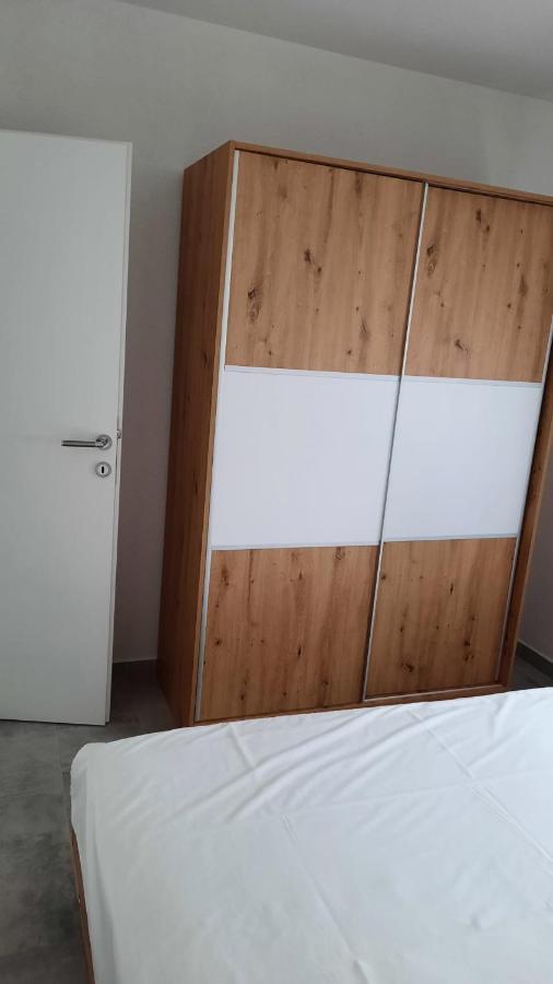 Aksa Residences Вир Екстериор снимка
