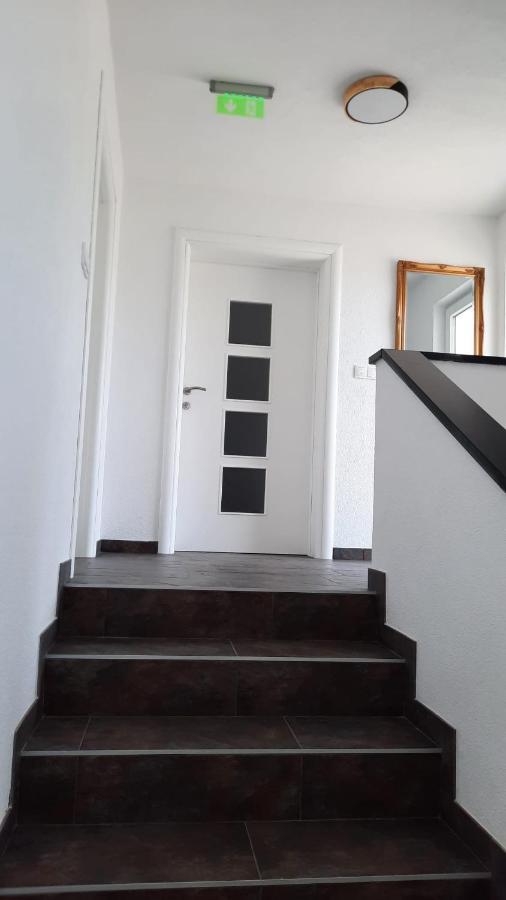 Aksa Residences Вир Екстериор снимка