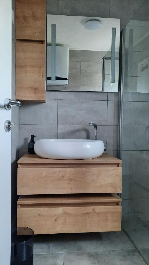 Aksa Residences Вир Екстериор снимка