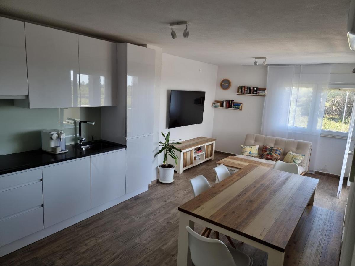 Aksa Residences Вир Екстериор снимка